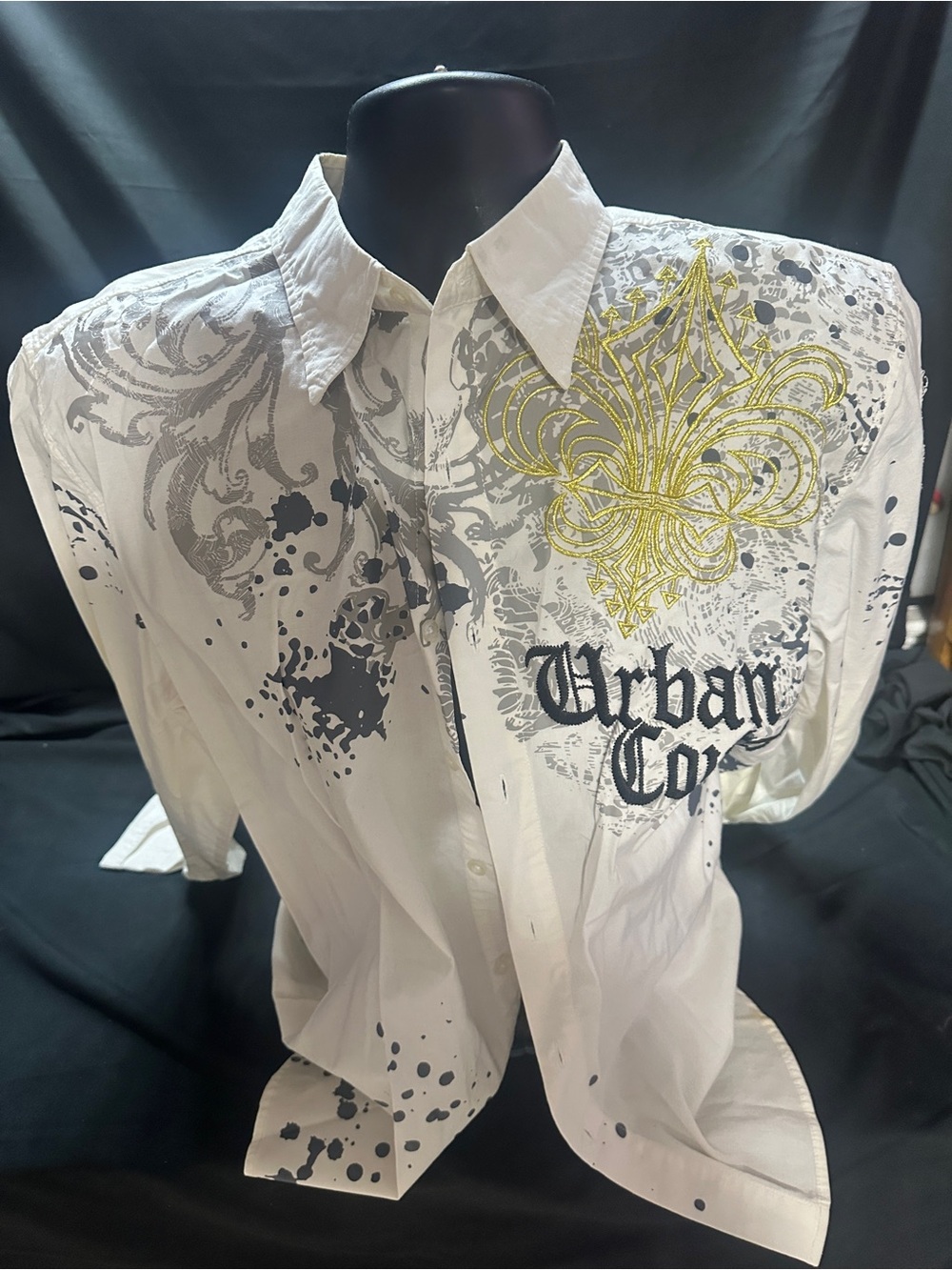 Victorious urban coture Men’s White Graphic Button-Up Shirt-size L-#560